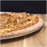 tomatensaus, kaas, kipdöner